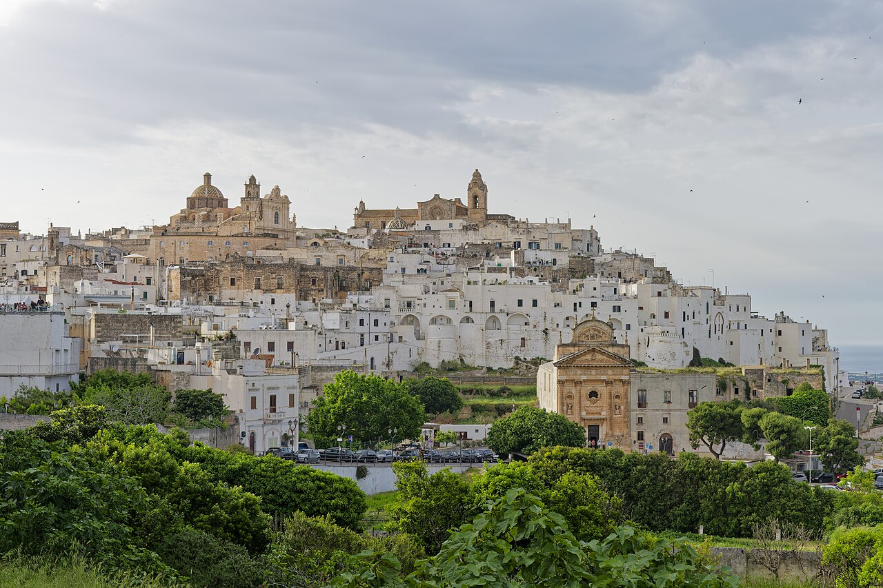 Panorama of Ostuni — destination context, not a photograph of Agriturismo Salinola